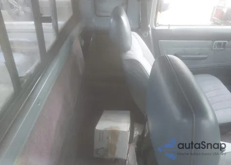 1987 Nissan D21 King Cab из США, поврежденный, VIN 1N6ND16S2HC374352